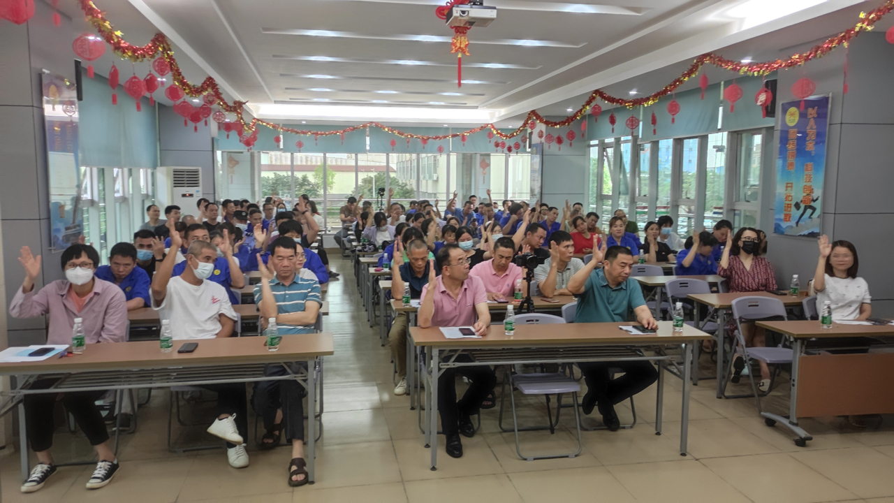 17 圖為會(huì)議舉手表決審議通過財(cái)務(wù)預(yù)算報(bào)告和公司生產(chǎn)經(jīng)營(yíng)情況報(bào)告 17 圖為會(huì)議舉手表決審議通過財(cái)務(wù)預(yù)算報(bào)告和公司生產(chǎn)經(jīng)營(yíng)情況報(bào)告