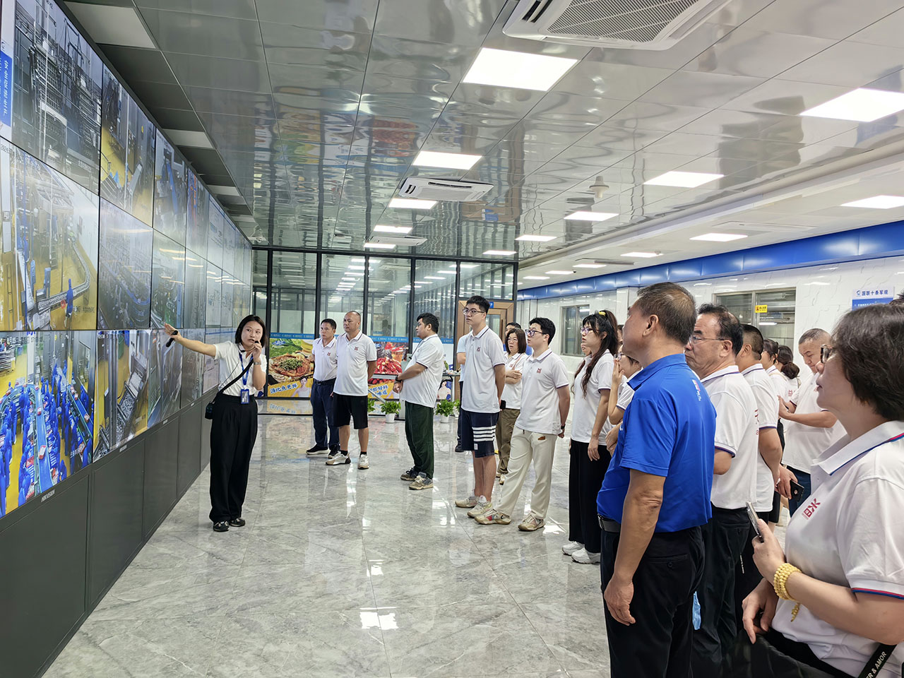 11 圖為參觀學(xué)習(xí)國(guó)聯(lián)水產(chǎn)數(shù)字化管理 11 圖為參觀學(xué)習(xí)國(guó)聯(lián)水產(chǎn)數(shù)字化管理