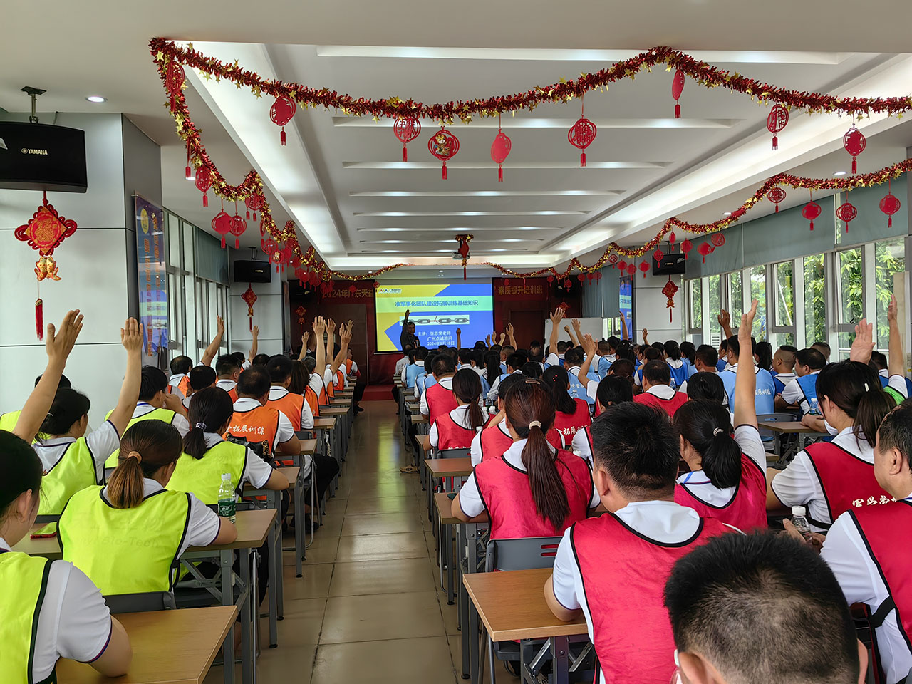 15 《準(zhǔn)軍事化團隊建設(shè)拓展訓(xùn)練基礎(chǔ)知識》授課